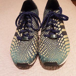 ADIDAS Torsion athletic shoe, size 7